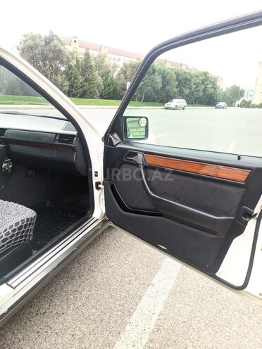 Mercedes E 220 1994, 388,000 km - 2.2 l - Bakı