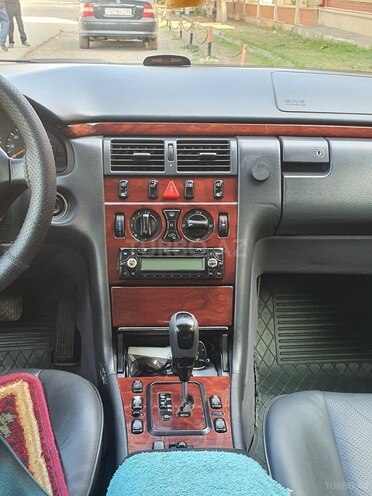 Mercedes E 240 2000, 280,335 km - 2.6 l - Şəmkir