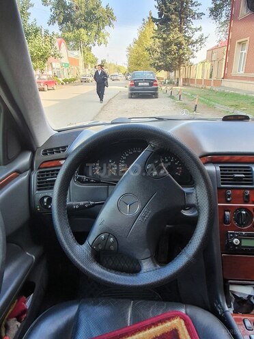 Mercedes E 240 2000, 280,335 km - 2.6 l - Şəmkir