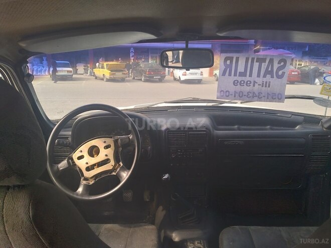 GAZ 3110 1999, 403,000 km - 2.3 л - Ucar
