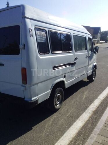 Mercedes 208 D 1991, 25,000 km - 2.3 l - Qusar