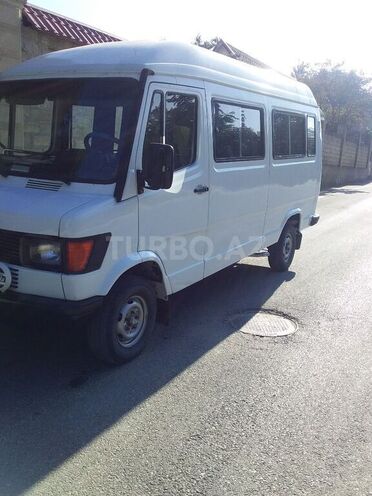 Mercedes 208 D 1991, 25,000 km - 2.3 l - Qusar