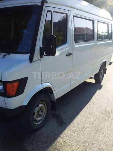 Mercedes 208 D 1991, 25,000 km - 2.3 l - Qusar
