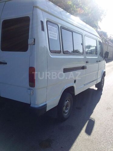 Mercedes 208 D 1991, 25,000 km - 2.3 l - Qusar
