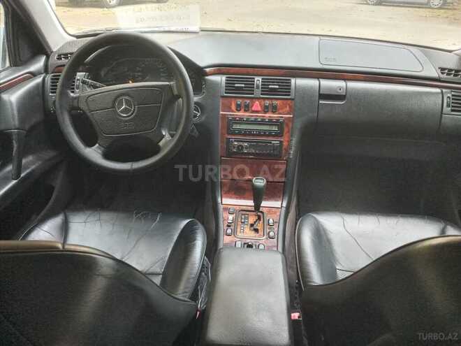 Mercedes E 240 1999, 397,000 km - 2.4 l - Bakı