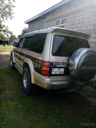 Mitsubishi Pajero 1992, 300,000 km - 2.5 л - Masallı