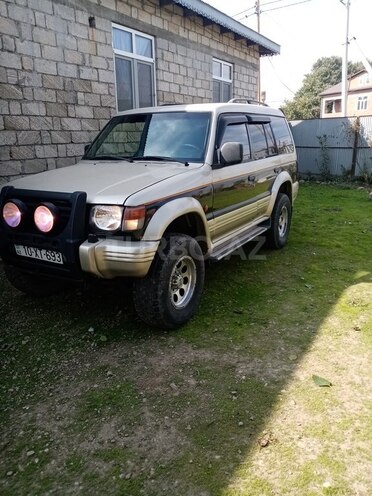 Mitsubishi Pajero 1992, 300,000 km - 2.5 л - Masallı
