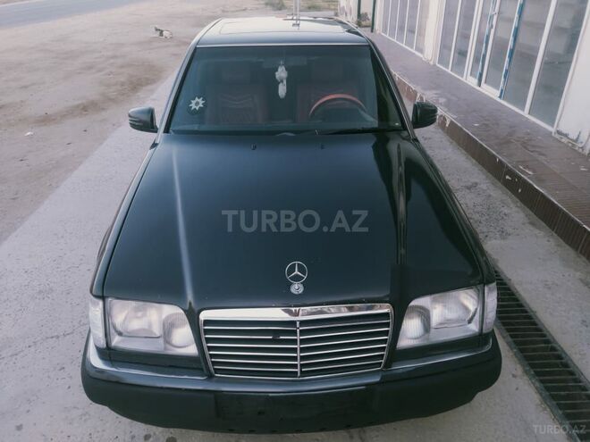 Mercedes E 200 1993, 30,000 km - 2.0 l - Salyan