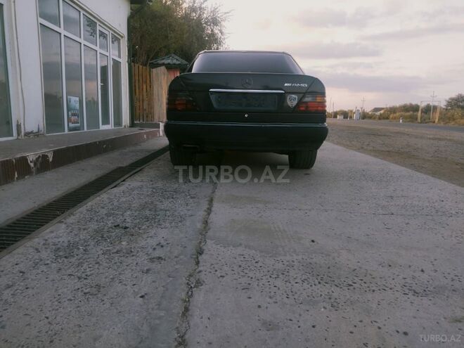 Mercedes E 200 1993, 30,000 km - 2.0 l - Salyan
