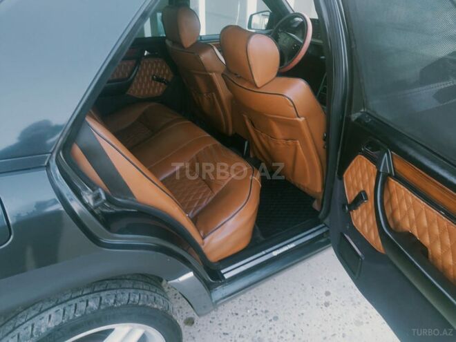 Mercedes E 200 1993, 30,000 km - 2.0 l - Salyan