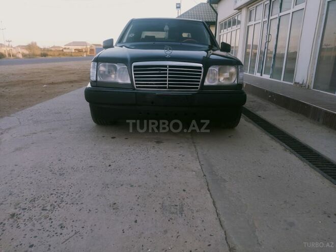 Mercedes E 200 1993, 30,000 km - 2.0 l - Salyan