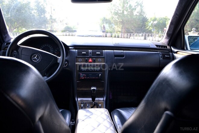 Mercedes E 200 1999, 231,000 km - 2.0 l - Saatlı