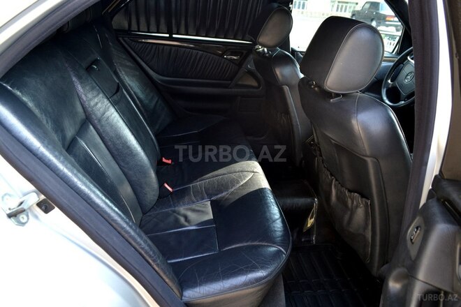 Mercedes E 200 1999, 231,000 km - 2.0 l - Saatlı