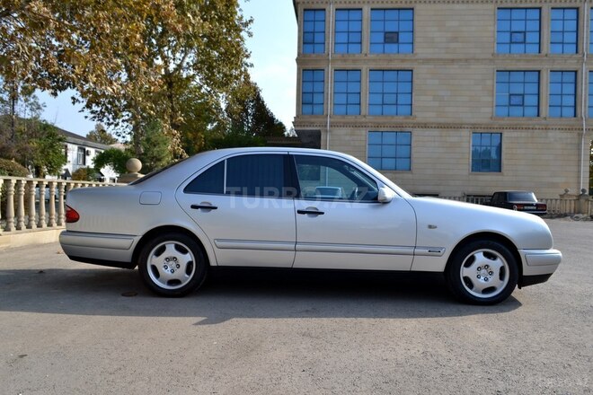 Mercedes E 200 1999, 231,000 km - 2.0 l - Saatlı