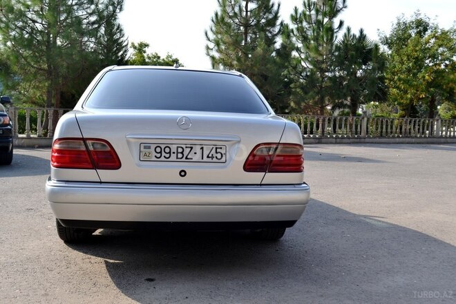 Mercedes E 200 1999, 231,000 km - 2.0 l - Saatlı