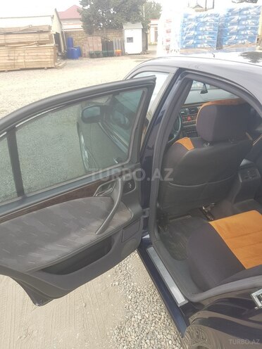 Mercedes E 240 2001, 255,900 km - 2.6 л - Cəlilabad