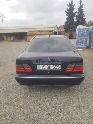 Mercedes E 240 2001, 255,900 km - 2.6 л - Cəlilabad
