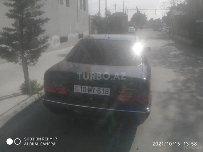 Mercedes E 240 2001, 370,000 km - 2.6 l - Xırdalan