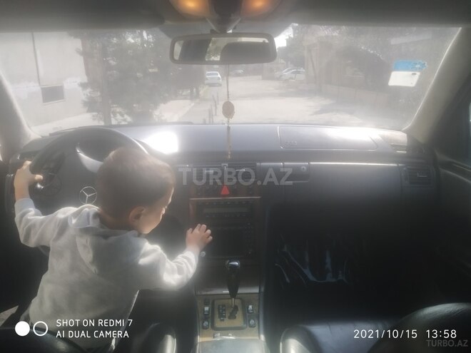 Mercedes E 240 2001, 370,000 km - 2.6 l - Xırdalan