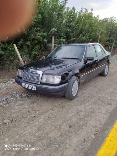 Mercedes E 230 1992, 378,591 km - 2.3 l - Füzuli
