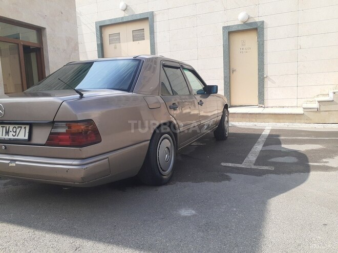 Mercedes E 250 1989, 350,000 km - 2.5 l - Bakı
