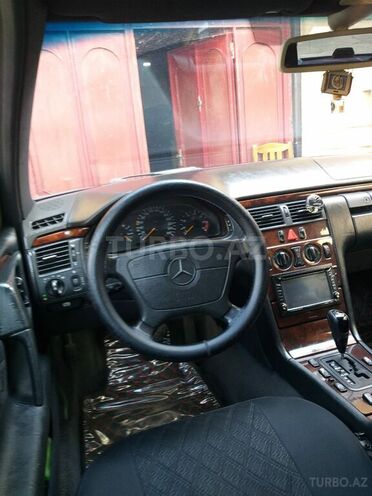 Mercedes E 280 1998, 270,000 km - 2.8 l - Bakı