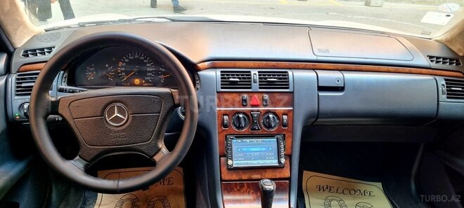 Mercedes E 240 1999, 270,000 km - 2.4 l - Bakı