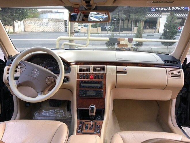 Mercedes E 320 2001, 274,123 km - 3.2 l - Bakı