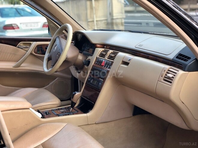 Mercedes E 320 2001, 274,123 km - 3.2 l - Bakı