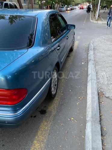 Mercedes E 240 1998, 160,000 km - 2.4 l - Bakı