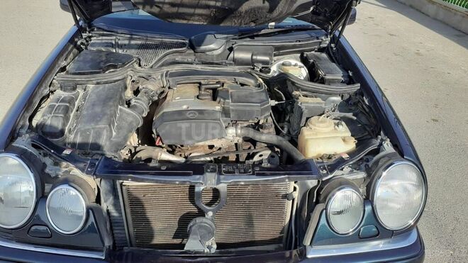 Mercedes E 230 1996, 303,000 km - 2.3 л - Bakı