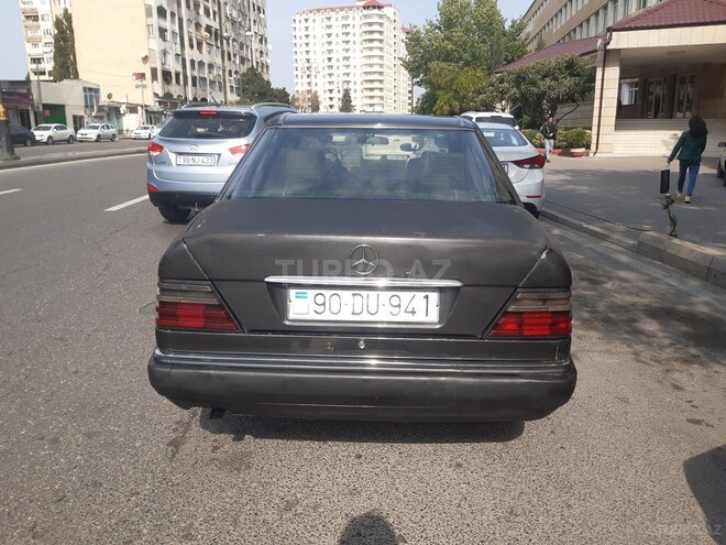 Mercedes E 200 1995, 245,000 km - 2.0 л - Bakı