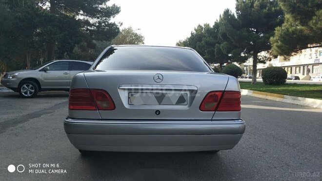 Mercedes E 260 1999, 338,128 km - 2.6 l - Sumqayıt