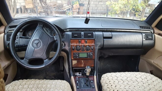 Mercedes E 220 1997, 256,874 km - 2.2 л - Ucar