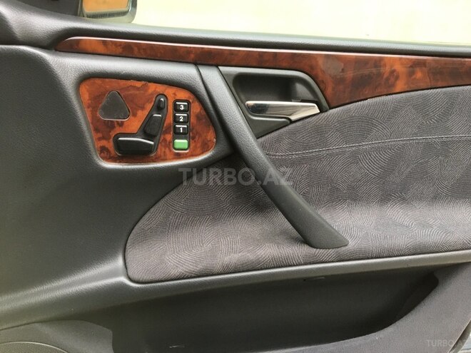 Mercedes E 240 2000, 300,000 km - 2.6 l - Bakı