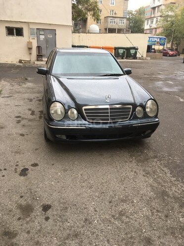 Mercedes E 240 2000, 300,000 km - 2.6 l - Bakı