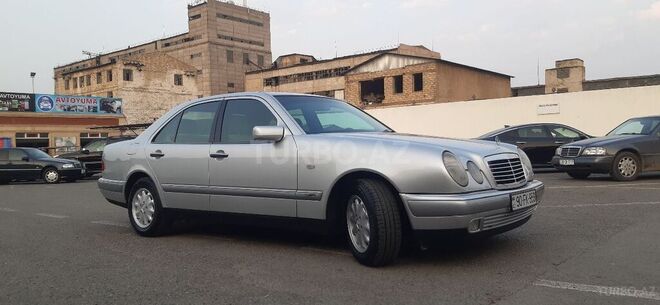 Mercedes E 240 1999, 221,000 km - 2.4 l - Gəncə