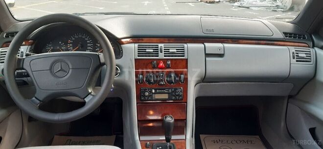 Mercedes E 240 1999, 221,000 km - 2.4 l - Gəncə