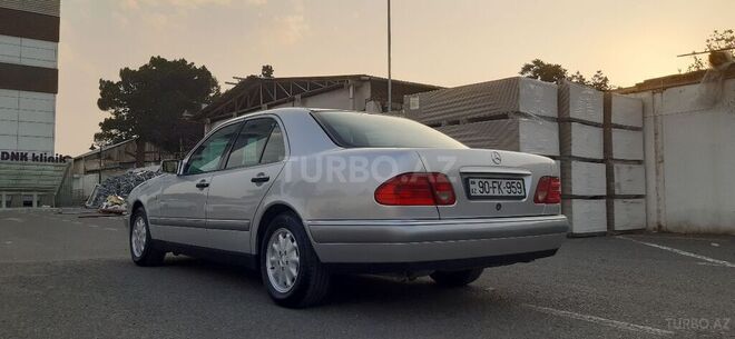 Mercedes E 240 1999, 221,000 km - 2.4 l - Gəncə