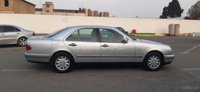 Mercedes E 240 1999, 221,000 km - 2.4 l - Gəncə