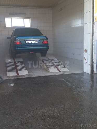 Mercedes E 220 1995, 215,000 km - 2.0 l - Astara
