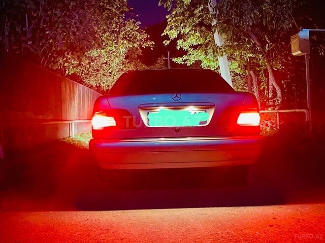 Mercedes E 240 1997, 334,000 km - 2.4 l - Zaqatala