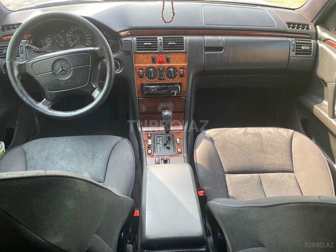 Mercedes E 240 1997, 334,000 km - 2.4 l - Zaqatala