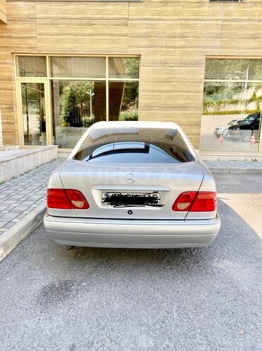 Mercedes E 240 1997, 334,000 km - 2.4 l - Zaqatala