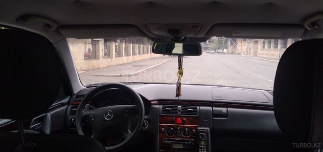 Mercedes E 240 2001, 265,000 km - 2.4 l - Bakı