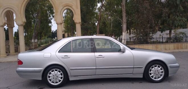 Mercedes E 240 2001, 265,000 km - 2.4 l - Bakı