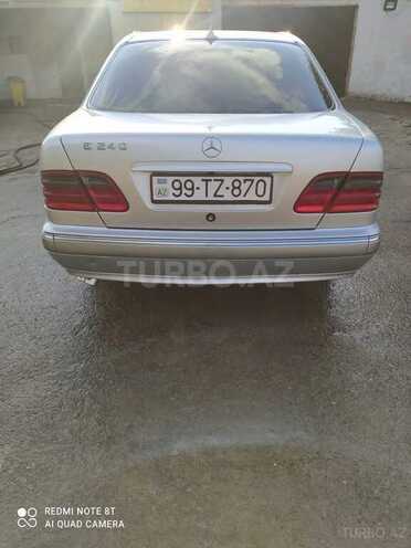 Mercedes E 240 2001, 226,594 km - 2.6 l - Salyan