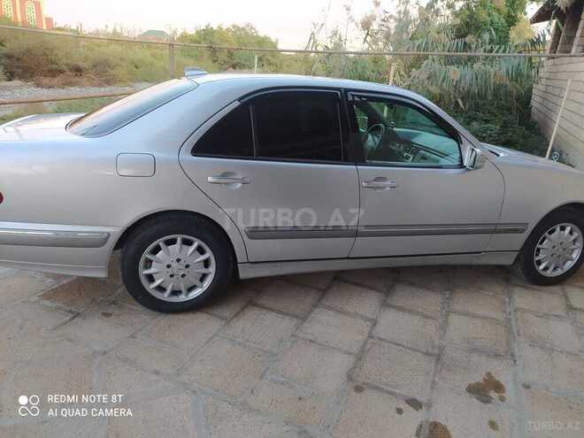 Mercedes E 240 2001, 226,594 km - 2.6 l - Salyan