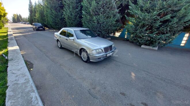 Mercedes C 220 1998, 520,000 km - 2.2 л - Qazax