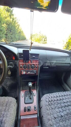 Mercedes C 220 1998, 520,000 km - 2.2 л - Qazax
